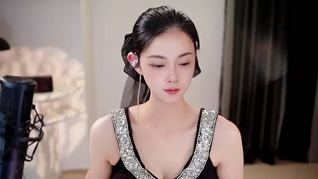 Snapshot of Ocean--Lili chatting on 06.14.26 Ocean--Lili online show from 06.14.26