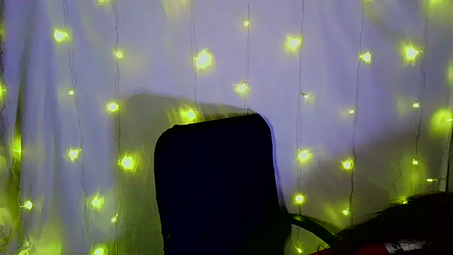 Snapshot of Victoria_Marks chatting on 11.21.25 Victoria Marks online show from 11.21.25