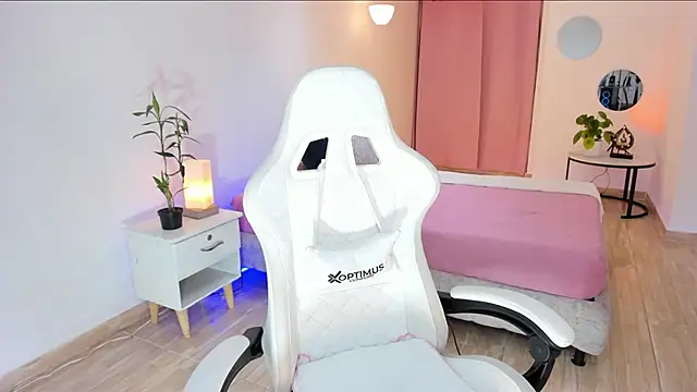 carleee winter online show from 03.04.26