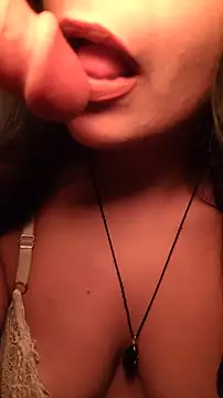Snapshot of ZaraHoney chatting on 03.14.26 ZaraHoney online show from 03.14.26