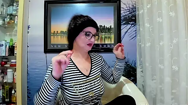 Snapshot of Mature4you44 chatting on 02.15.25 Mature4you44 online show from 02.15.25