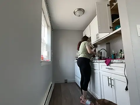 Snapshot of Snowbunnycake_131 chatting on 11.24.25 Snowbunnycake 131 online show from 11.24.25