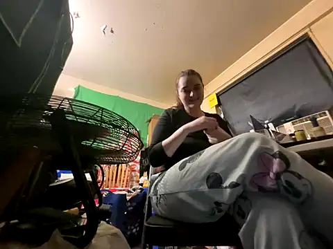 Snowbunnycake 131 online show from 12.15.25