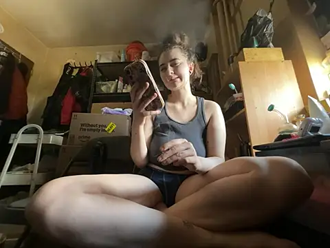 Snapshot of Snowbunnycake_131 chatting on 06.17.26 Snowbunnycake 131 online show from 06.17.26