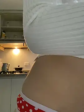 Snapshot of _Lunnaa_ chatting on 05.15.26 Lunnaa online show from 05.15.26