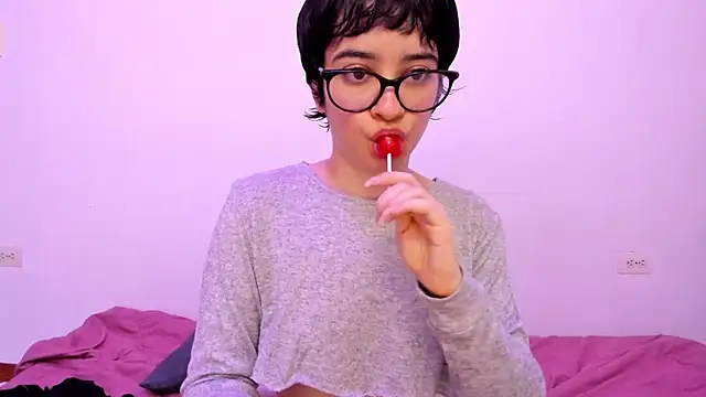 Snapshot of _Lunnaa_ chatting on 07.23.26 Lunnaa online show from 07.23.26
