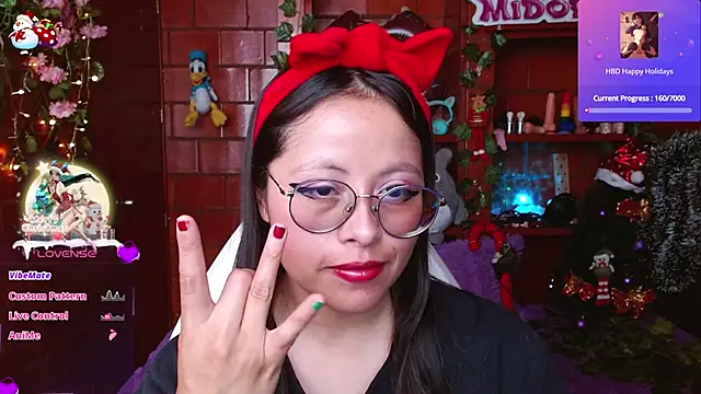 Snapshot of MidoriQuiinn chatting on 12.13.25 MidoriQuiinn online show from 12.13.25