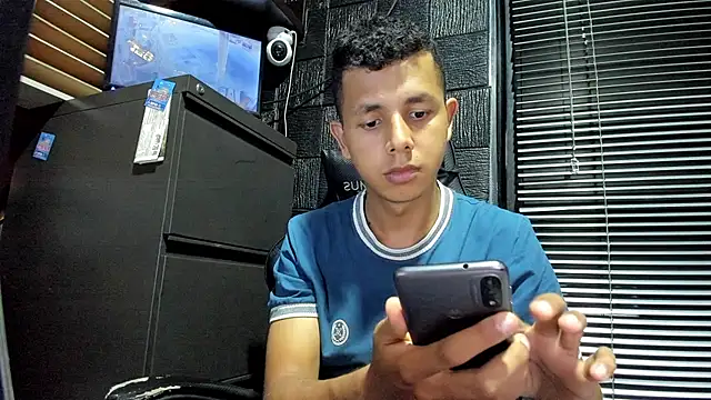 Snapshot of boy_bigcock24cm chatting on 07.12.26 boy bigcock24cm online show from 07.12.26