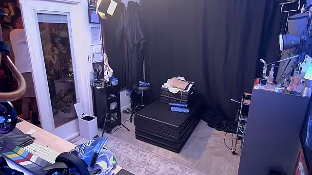 Snapshot of Briefs_bud chatting on 12.19.25 Briefs bud online show from 12.19.25