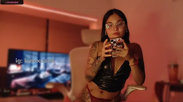 Snapshot of LunaXuan chatting on 01.15.25 LunaXuan online show from 01.15.25