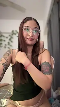 Snapshot of LunaXuan chatting on 10.11.25 LunaXuan online show from 10.11.25