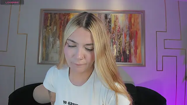 NiaHolland online show from 02.22.26