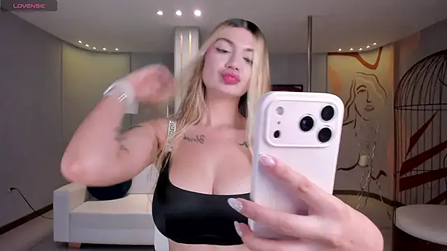 NiaHolland online show from 04.05.26