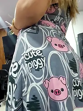 Snapshot of sweet_lucia chatting on 03.19.26 sweet lucia online show from 03.19.26