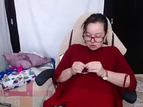 Snapshot of Sonialorens_ chatting on 12.12.24 Sonialorens online show from 12.12.24