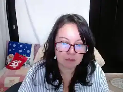 Snapshot of Sonialorens_ chatting on 12.14.24 Sonialorens online show from 12.14.24