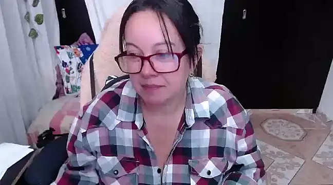 Snapshot of Sonialorens_ chatting on 12.21.24 Sonialorens online show from 12.21.24