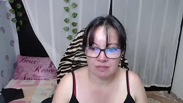 Snapshot of Sonialorens_ chatting on 01.28.25 Sonialorens online show from 01.28.25