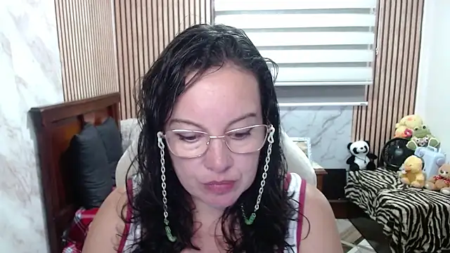 Snapshot of Sonialorens_ chatting on 04.30.26 Sonialorens online show from 04.30.26