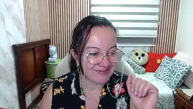 Snapshot of Sonialorens_ chatting on 05.04.26 Sonialorens online show from 05.04.26