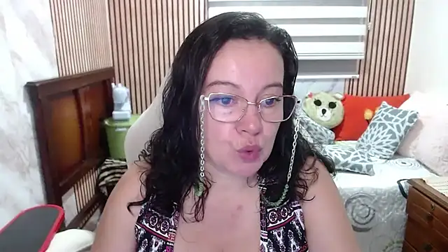 Snapshot of Sonialorens_ chatting on 05.06.26 Sonialorens online show from 05.06.26