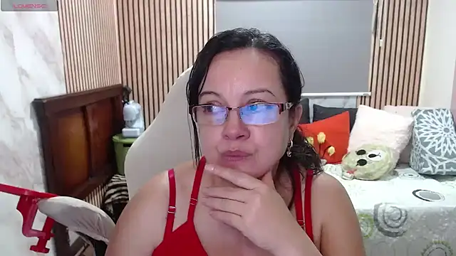 Snapshot of Sonialorens_ chatting on 06.01.26 Sonialorens online show from 06.01.26