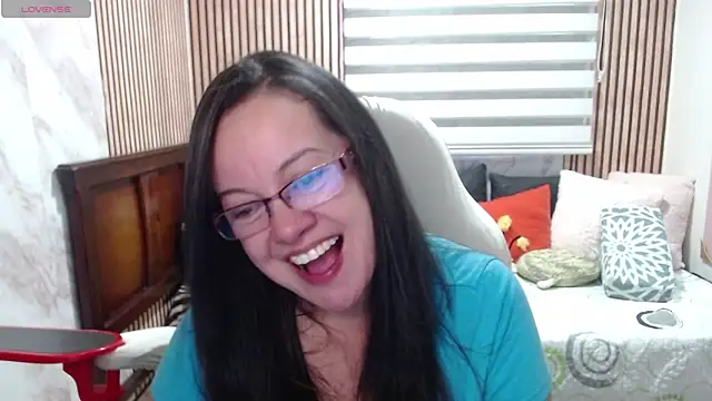 Snapshot of Sonialorens_ chatting on 06.04.26 Sonialorens online show from 06.04.26