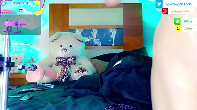 Snapshot of ashley_19xx chatting on 11.30.25 ashley 19xx online show from 11.30.25