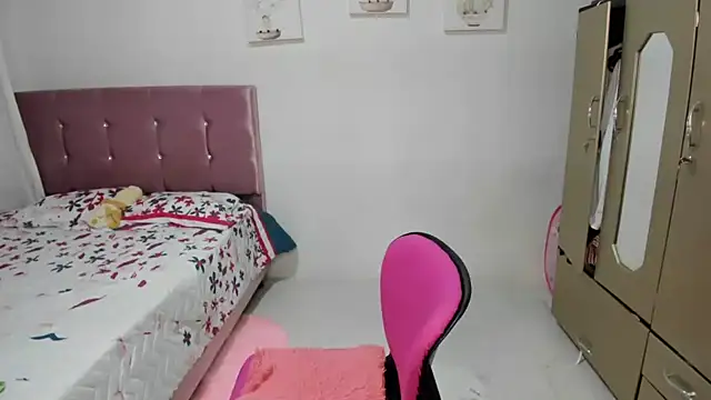 Snapshot of venuxwilliam chatting on 12.18.24 venuxwilliam online show from 12.18.24