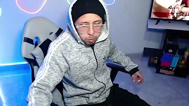 Snapshot of sebastian_horny chatting on 09.11.25 sebastian horny online show from 09.11.25