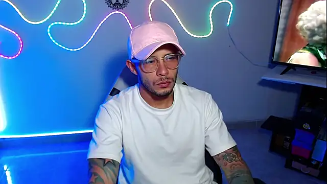 Snapshot of sebastian_horny chatting on 09.13.25 sebastian horny online show from 09.13.25