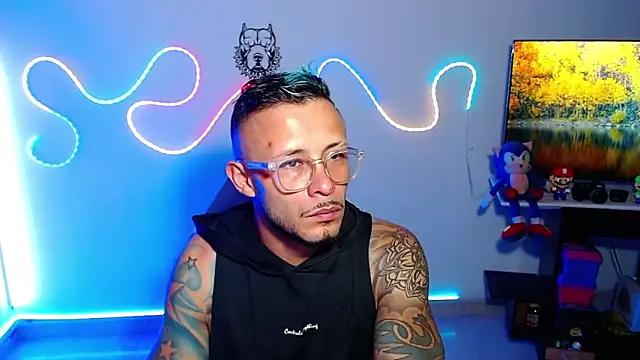 Snapshot of sebastian_horny chatting on 10.05.25 sebastian horny online show from 10.05.25