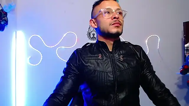 Snapshot of sebastian_horny chatting on 10.11.25 sebastian horny online show from 10.11.25