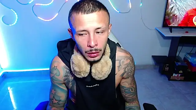 Snapshot of sebastian_horny chatting on 10.21.25 sebastian horny online show from 10.21.25