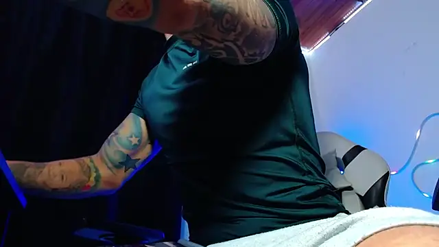 Snapshot of sebastian_horny chatting on 11.15.25 sebastian horny online show from 11.15.25