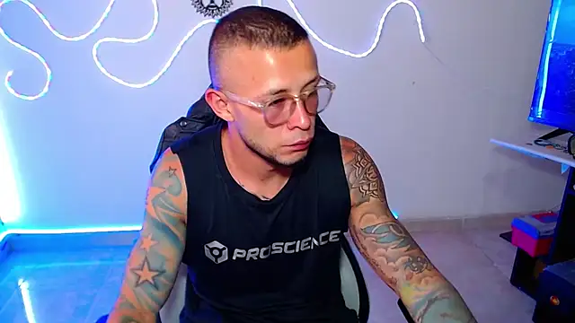 Snapshot of sebastian_horny chatting on 12.21.25 sebastian horny online show from 12.21.25