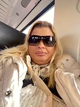 Lisavontease online show from 02.23.25