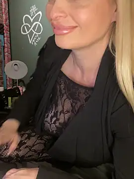 Lisavontease online show from 09.20.25