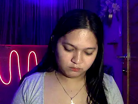 EmpressYna online show from 10.18.25