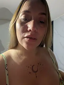 Snapshot of hotpawgmilf chatting on 05.23.26 hotpawgmilf online show from 05.23.26