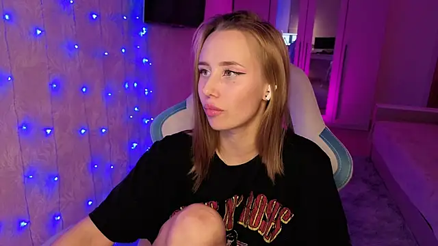 Snapshot of litlle_pie chatting on 09.30.25 litlle pie online show from 09.30.25