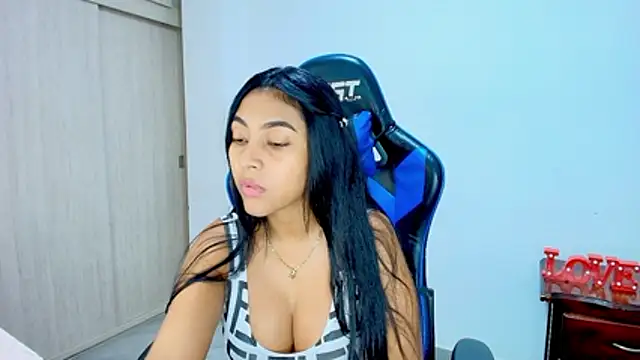 sophiax-x online show from 12.20.25