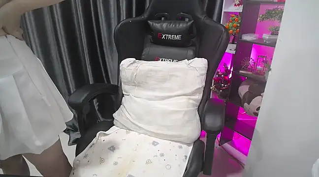 Yuki-yio online show from 03.05.25