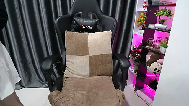 Yuki-yio online show from 03.23.25