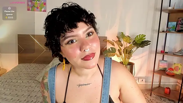Snapshot of Amy_art chatting on 05.13.26 Amy art online show from 05.13.26