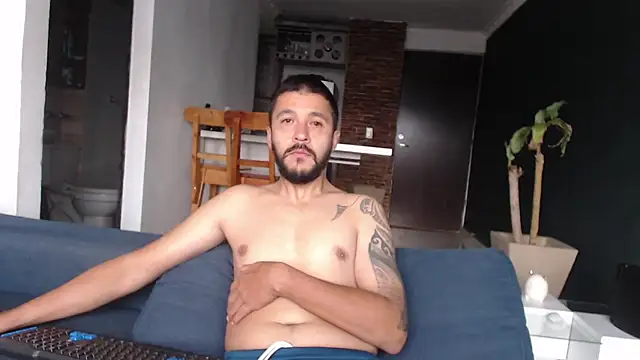 Snapshot of sexual_devils chatting on 11.04.25 sexual devils online show from 11.04.25