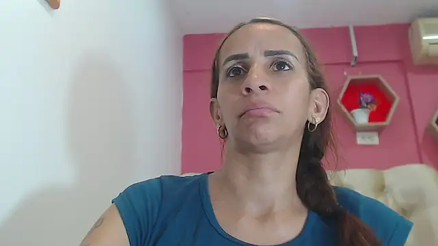 Snapshot of Amber_Moore chatting on 11.24.25 Amber Moore online show from 11.24.25