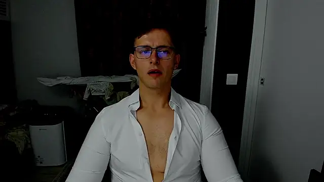 Snapshot of sexxymuscles4u chatting on 11.06.25 sexxymuscles4u online show from 11.06.25