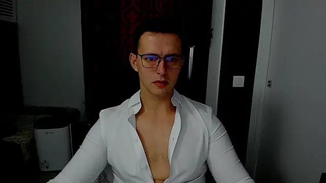 Snapshot of sexxymuscles4u chatting on 11.15.25 sexxymuscles4u online show from 11.15.25