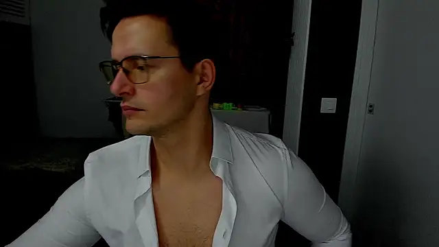 Snapshot of sexxymuscles4u chatting on 11.25.25 sexxymuscles4u online show from 11.25.25